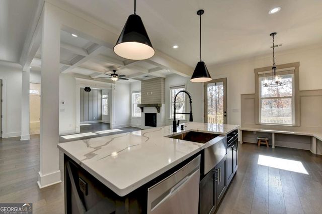 6181 Shoreland Circle, Buford, GA 30518