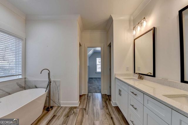 6181 Shoreland Circle, Buford, GA 30518