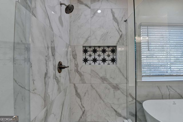 6181 Shoreland Circle, Buford, GA 30518