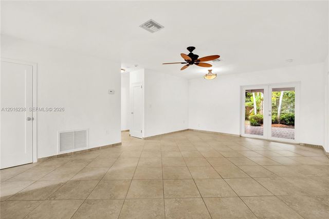 6890 SW 51st St, Miami, FL 33155
