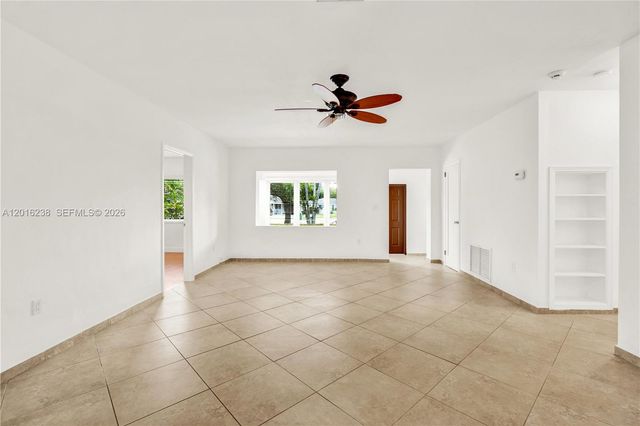 6890 SW 51st St, Miami, FL 33155