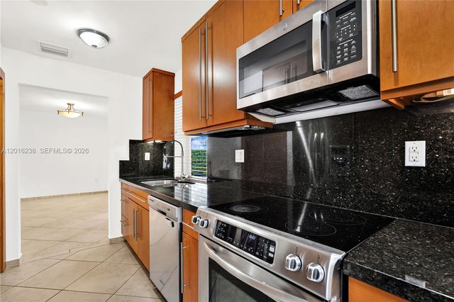 6890 SW 51st St, Miami, FL 33155