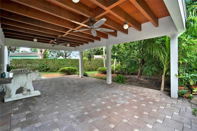 6890 SW 51st St, Miami, FL 33155