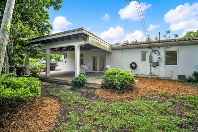 6890 SW 51st St, Miami, FL 33155