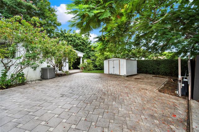 6890 SW 51st St, Miami, FL 33155