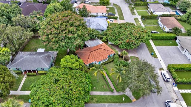 6890 SW 51st St, Miami, FL 33155