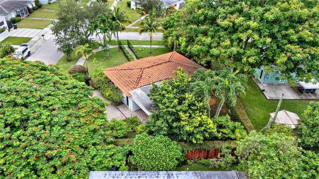 6890 SW 51st St, Miami, FL 33155