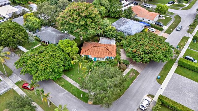 6890 SW 51st St, Miami, FL 33155