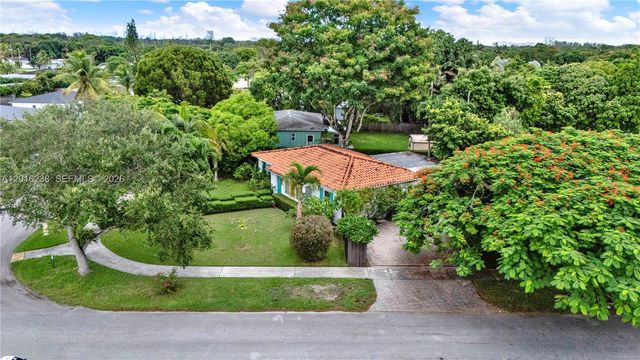 6890 SW 51st St, Miami, FL 33155