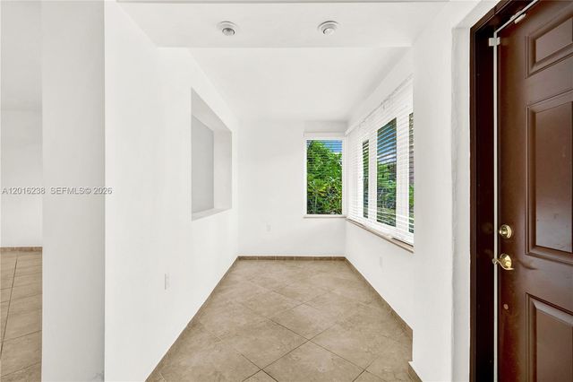 6890 SW 51st St, Miami, FL 33155