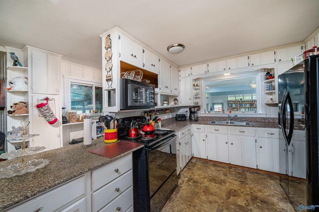 201 Puckett Road SW, Hartselle, AL 35640