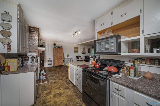 201 Puckett Road SW, Hartselle, AL 35640