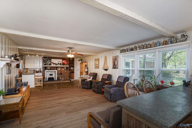 201 Puckett Road SW, Hartselle, AL 35640