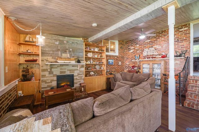 201 Puckett Road SW, Hartselle, AL 35640