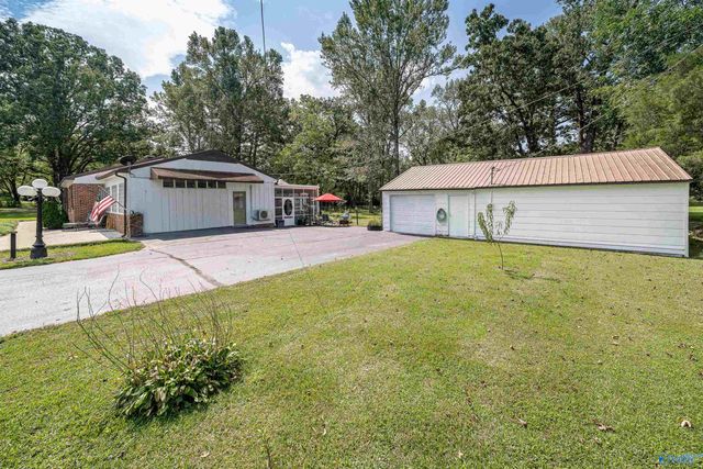 201 Puckett Road SW, Hartselle, AL 35640