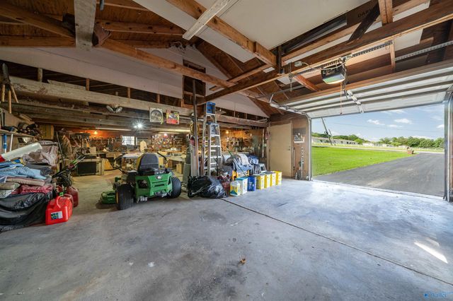 201 Puckett Road SW, Hartselle, AL 35640