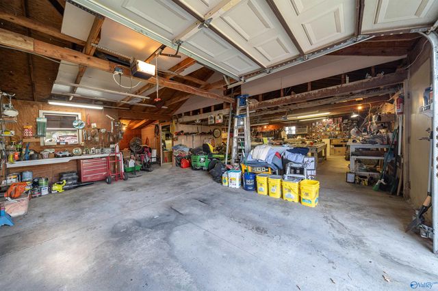 201 Puckett Road SW, Hartselle, AL 35640