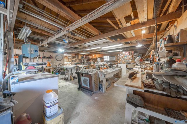 201 Puckett Road SW, Hartselle, AL 35640