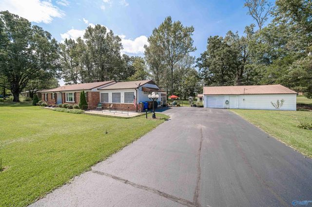 201 Puckett Road SW, Hartselle, AL 35640