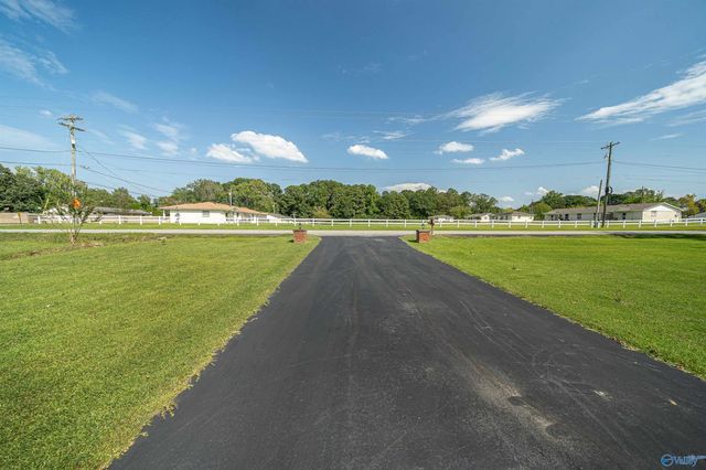 201 Puckett Road SW, Hartselle, AL 35640