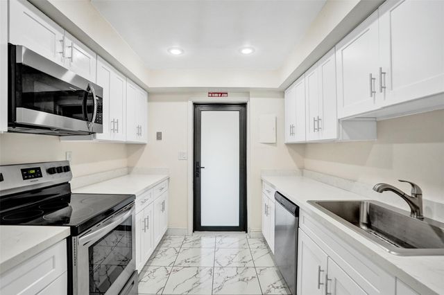 3541 NW 95th Terrace 202, Sunrise, FL 33351