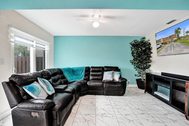 3541 NW 95th Terrace 202, Sunrise, FL 33351