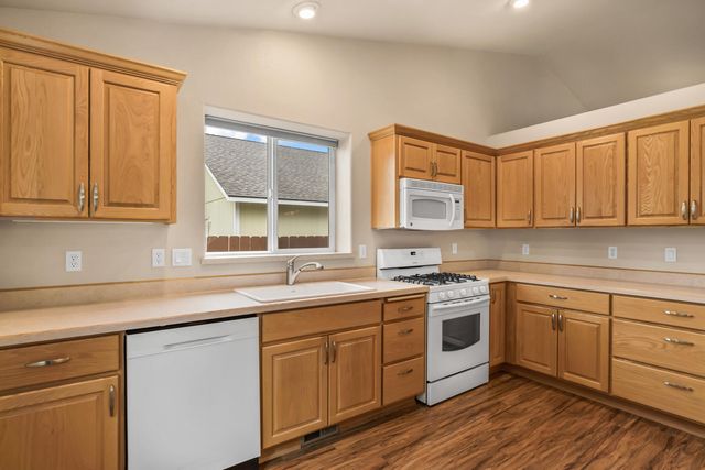 1707 NW 20th Street, Redmond, OR 97756