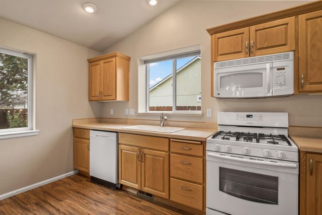 1707 NW 20th Street, Redmond, OR 97756