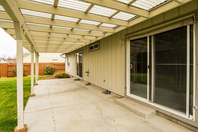 1707 NW 20th Street, Redmond, OR 97756