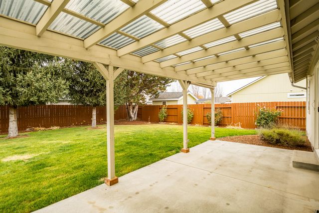 1707 NW 20th Street, Redmond, OR 97756