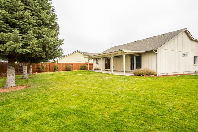 1707 NW 20th Street, Redmond, OR 97756