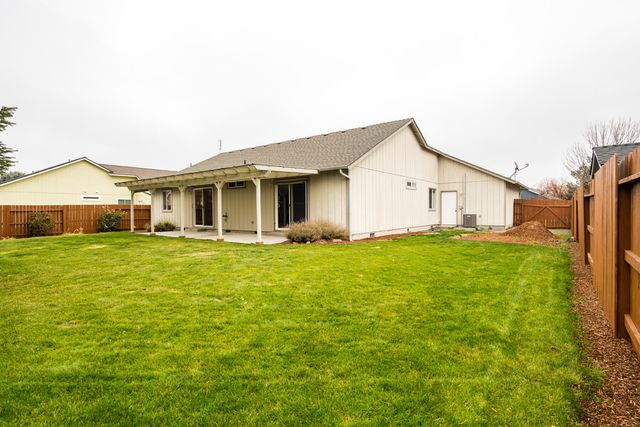 1707 NW 20th Street, Redmond, OR 97756