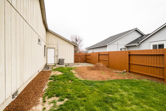 1707 NW 20th Street, Redmond, OR 97756