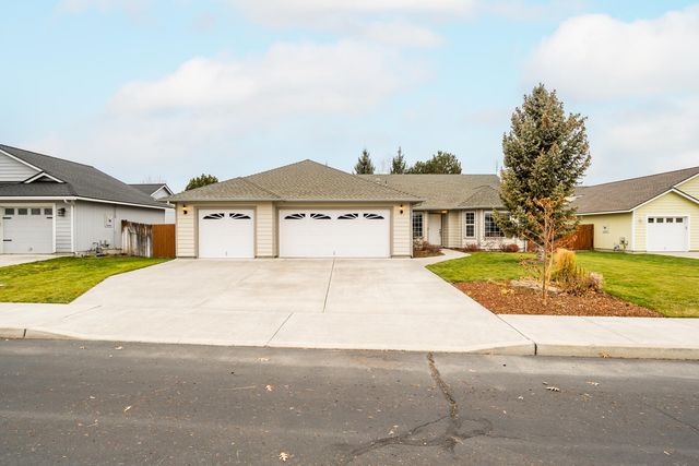 1707 NW 20th Street, Redmond, OR 97756