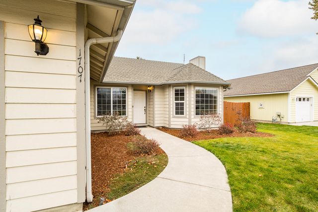 1707 NW 20th Street, Redmond, OR 97756