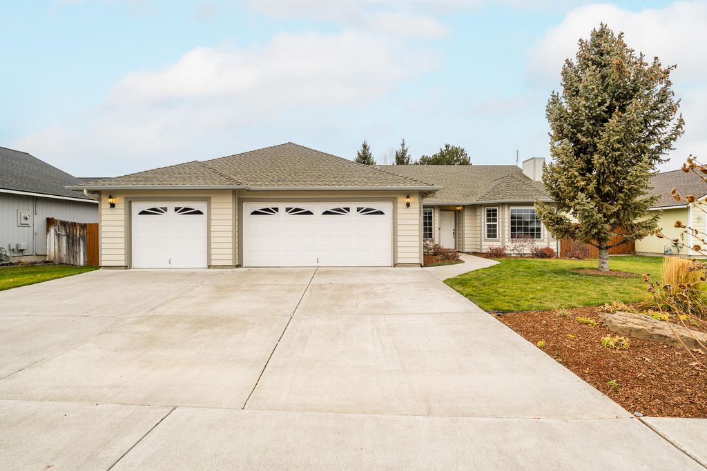 1707 NW 20th Street, Redmond, OR 97756