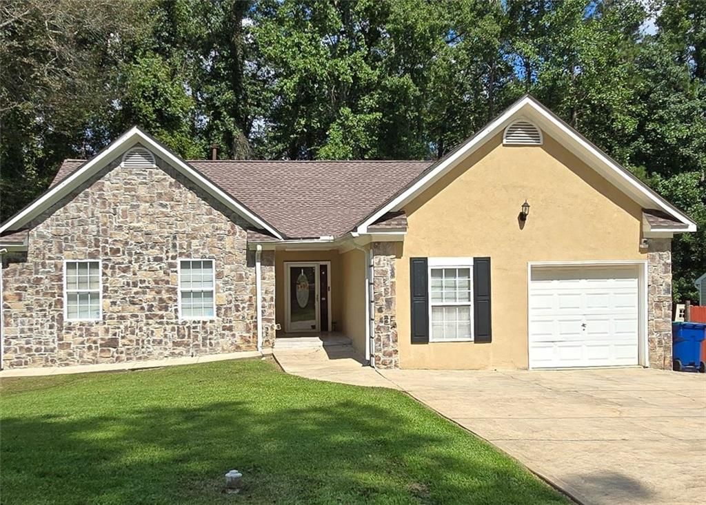 8505 GARVEY Drive, Fairburn, GA 30213
