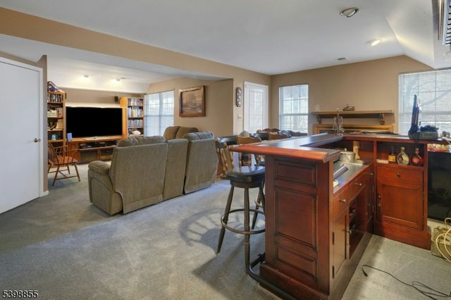 10 Rushmore Ln, Allamuchy Twp., NJ 07840