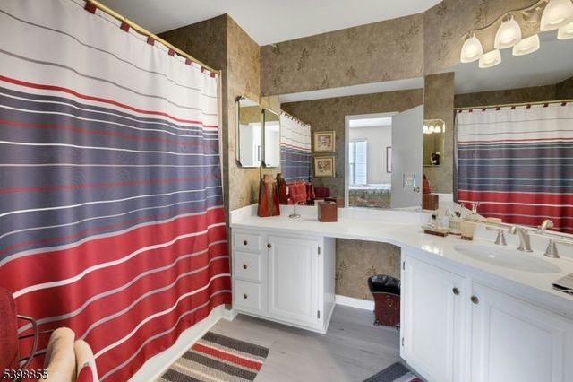 10 Rushmore Ln, Allamuchy Twp., NJ 07840