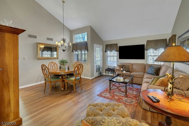 10 Rushmore Ln, Allamuchy Twp., NJ 07840