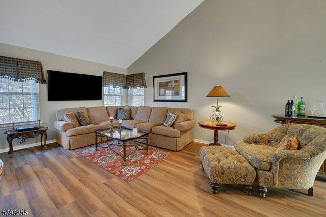 10 Rushmore Ln, Allamuchy Twp., NJ 07840