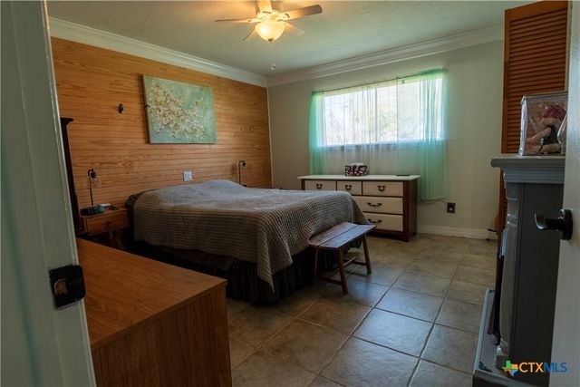 2319 Goldenrod Street, Highlands, TX 77562