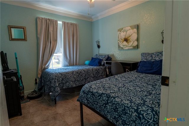 2319 Goldenrod Street, Highlands, TX 77562