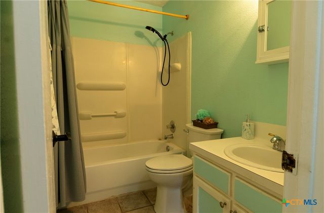 2319 Goldenrod Street, Highlands, TX 77562