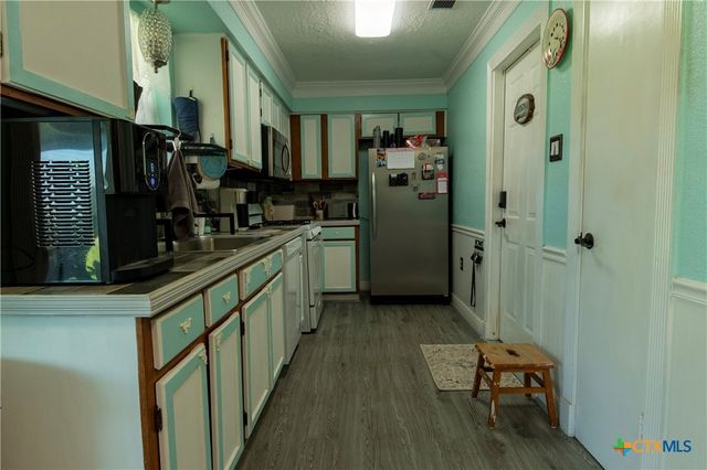 2319 Goldenrod Street, Highlands, TX 77562