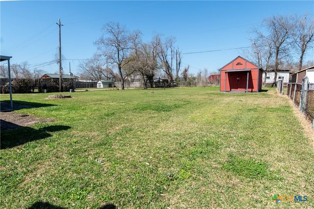 2319 Goldenrod Street, Highlands, TX 77562