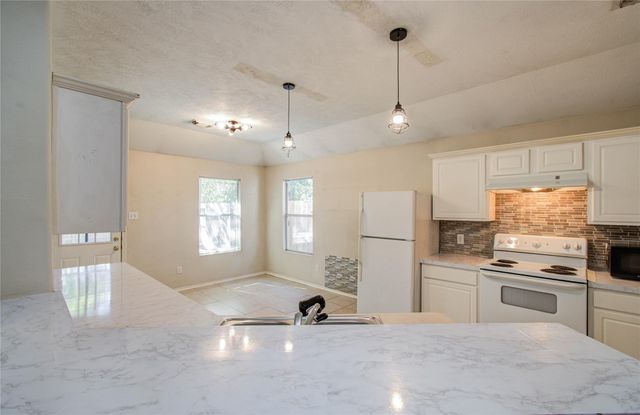 98 S Vesper Bend Circle, The Woodlands, TX 77382