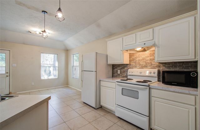 98 S Vesper Bend Circle, The Woodlands, TX 77382