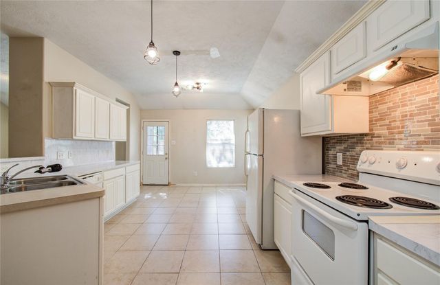 98 S Vesper Bend Circle, The Woodlands, TX 77382