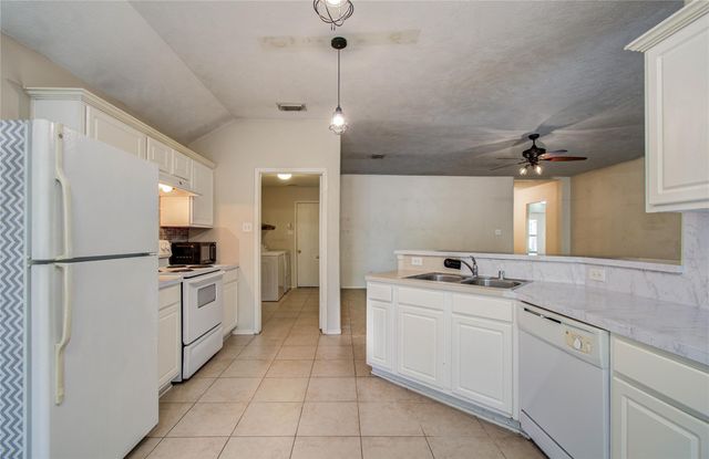 98 S Vesper Bend Circle, The Woodlands, TX 77382